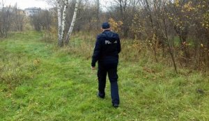 Lwóweccy policjanci radzą, jak zadbać o swoje bezpieczeństwo w lesie