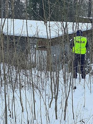 Kontrola przez policjanta opuszczonego miejsca