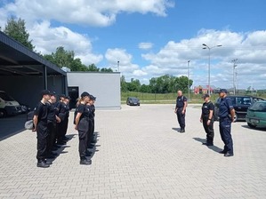 Klasa policyjna ze szkoły w Rakowicach Wielkich w Komendzie Powiatowej Policji w Lwówku Śląskim