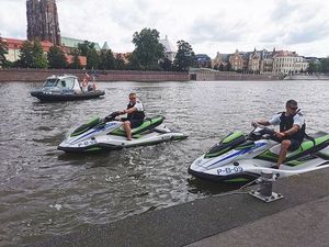 Wypoczynek nad wodą może być bezpieczny, ale trzeba o to zadbać