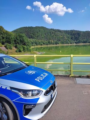 Każdego dnia policjanci czuwają nad bezpieczeństwem wypoczywających nad wodą