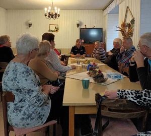 Bezpieczeństwo osób starszych tematem spotkania policjantki z lwóweckimi seniorami