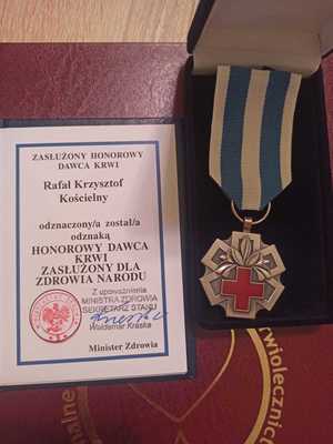 Lwówecki policjant otrzymał odznaczenie "Honorowy Dawca Krwi - Zasłużony dla Zdrowia Narodu"
