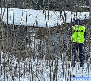 Policjanci pomogli dwóm osobom narażonym na wychłodzenie