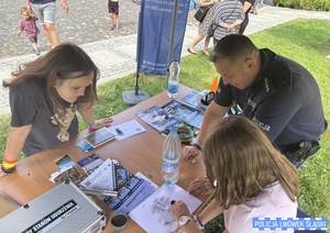 Bezpieczne wakacje w Lubomierzu – policjanci uczestniczyli w festynie