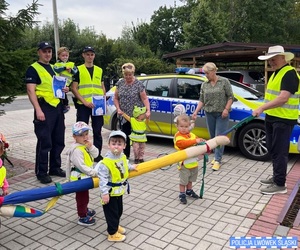 Bezpieczeństwo od najmłodszych lat. Policjanci odwiedzili Klub Malucha „Gniazdko” w Mirsku