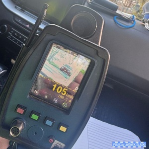 Rażące przekroczenie prędkości we Włodzicach Wielkich – 26-latek stracił prawo jazdy