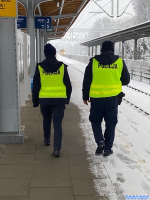Operacja „Tor” – policjanci z Gryfowa Śląskiego dbają o bezpieczeństwo na terenach kolejowych
