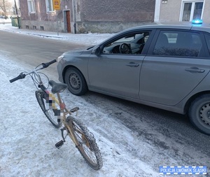 Mróz nie ostudził rozsądku – pijany rowerzysta zatrzymany we Wleniu