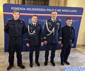 Nowi policjanci złożyli ślubowanie w Sali Rycerskiej wrocławskiego ratusza