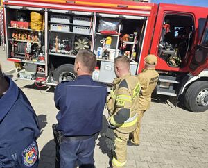 Ćwiczenia służb w lwóweckiej komendzie - symulacja pożaru i ewakuacji