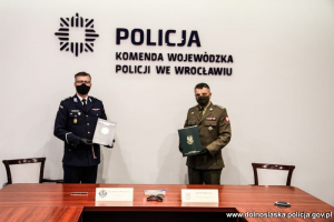 Podpisanie porozumienia o współpracy dolnośląskiej Policji i 16. Dolnośląskiej Brygady Obrony Terytorialnej