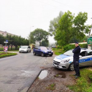 Przed nami długi weekend - policjanci apelują o przestrzeganie przepisów i rozsądek na drodze