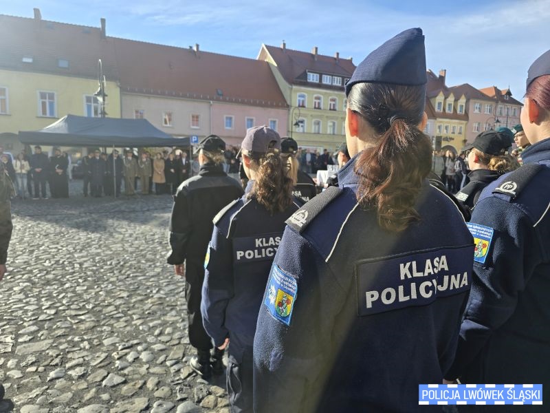 Ślubowanie pierwszoklasistów Liceum Ogólnokształcącego w Lubomierzu